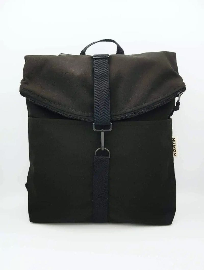 Mochila negra de tela reciclada - Imagen 2